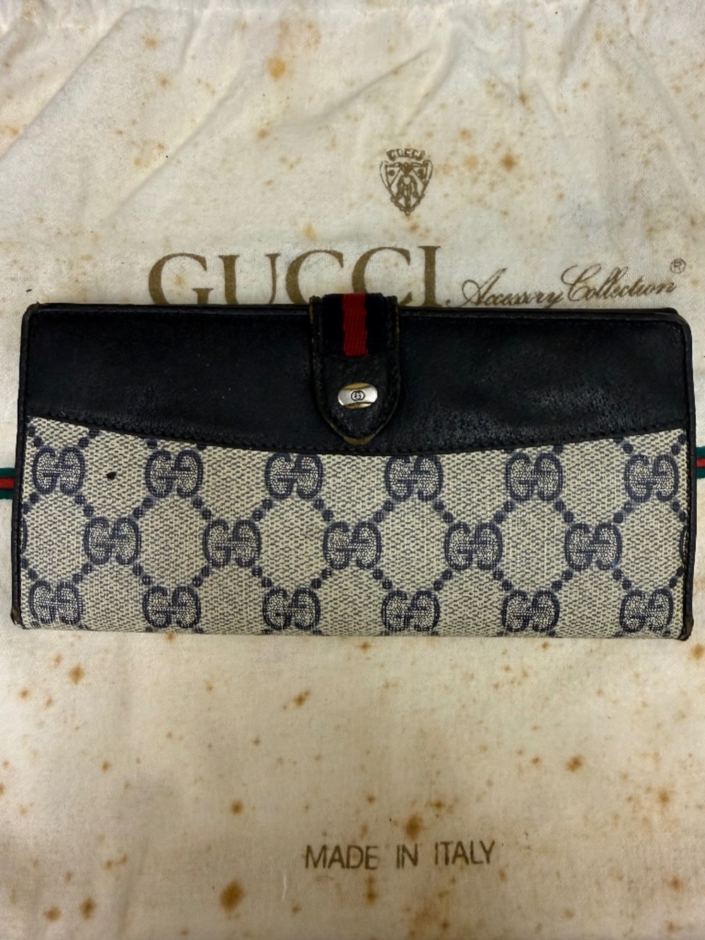 Gucci bifold wallet accessory collection